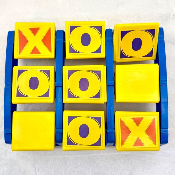 Junior Throw In A Row Tic-Tac-Toe Action Game Cardinal Games 100% Complete - Picture 2 of 9